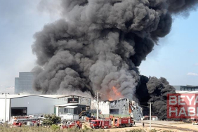 Kocaeli’de depodaki yangın, bitişiğindekine sıçradı