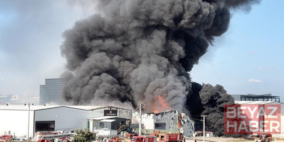 Kocaeli’de depodaki yangın, bitişiğindekine sıçradı