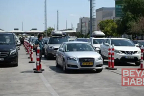 Yıllık izinleri biten gurbetçilerin dönüş yolculuğu sürüyor: Sınır kapılarında yoğunluk