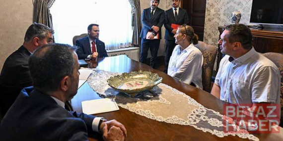 Bakan Gürlek, yorgun mermi ile hayatını kaybeden Emir’in ailesiyle görüştü