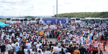 AK Parti’nin kuruluş yıl dönümü programı için Ankara’ya giden binlerce partili Kocaeli’de buluştu