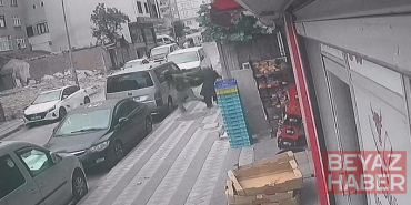 Motosikletli şüpheli kuyumcudan çıkan kadına gasp girişiminde bulundu