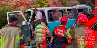 İzmir’de tarım işçilerini taşıyan minibüs kaza yaptı: 1 ölü, 8 yaralı