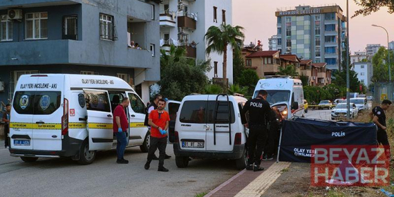 Husumetlisi ile eşini iş yerinde, müdahale eden oğlunu da araçta silahla vurdu: Baba ve oğlu öldü, anne yaralı