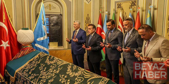 Bakan Bolat, Ertuğrul Gazi Türbesi’ni ziyaret etti