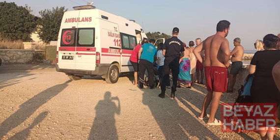 Boğulma tehlikesi geçiren 2 kız kardeşe ilk müdahaleyi sahildeki doktor ve emekli hemşire yaptı