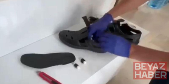 Ayakkabısının tabanına gizlediği metamfetaminle yakalandı