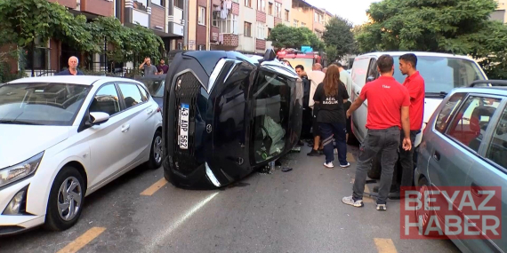 Ümraniye’de park halindeki araçlara çarparak devrilen otomobilin sürücüsü yaralandı