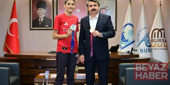 Bursalı sporcu Hatice Kübra, Akdeniz Oyunları’nda altın madalya kazandı