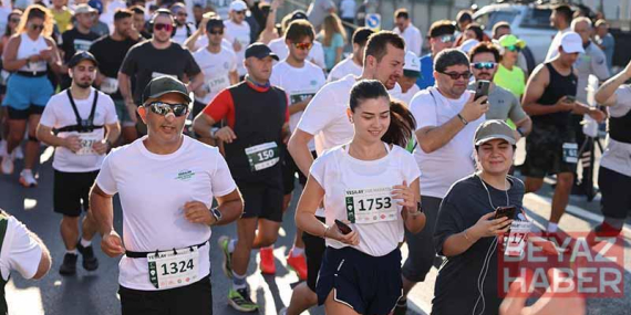 Yeşilay Yarı Maratonu, İstanbul’un tarihi rotalarında gerçekleştirildi