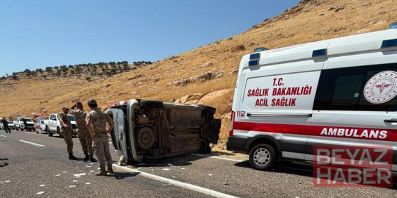 Hafif ticari araç takla attı; 2 çocuktan biri öldü diğeri yaralandı