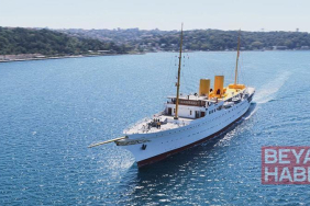 TCG Savarona gemisi İstanbul Boğazı