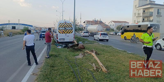 İşçi servisi refüjdeki reklam panosuna çarptı: 6 yaralı
