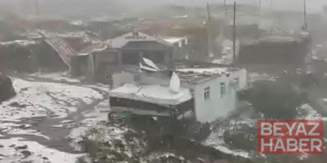 Çıldır’da şiddetli dolu ve fırtına: 20’den fazla evin çatısı uçtu