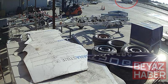 Minibüsün çarptığı motosikletteki 2 kişi yaralandı; kaza kamerada