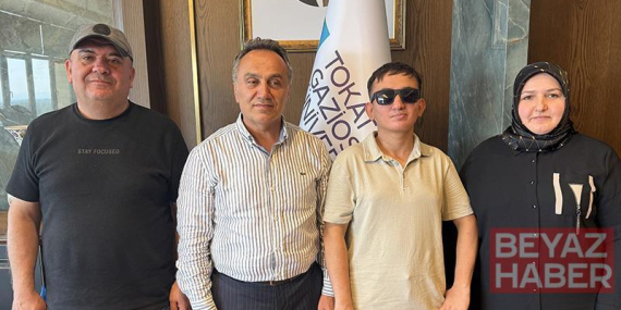 Türkiye 378’incisi olan görme engelli Taha, özel eğitim öğretmenliğini seçti