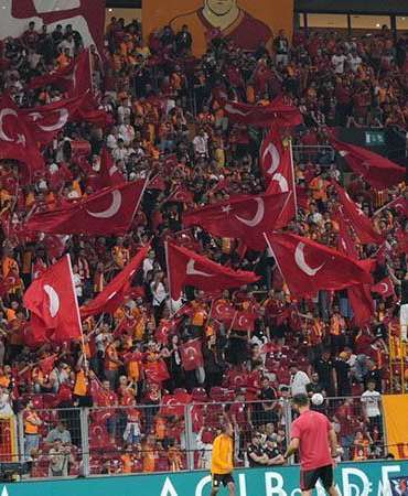Galatasaray - Göztepe maçında ilk düdük çaldı