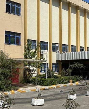 İzmir’de otomobil çarpan Galatasaraylı yönetici yaralandı