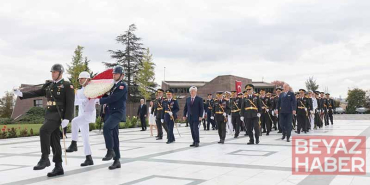 Bakan Güler, Devlet Büyükleri Anıt Mezarlığı’nı ziyaret etti