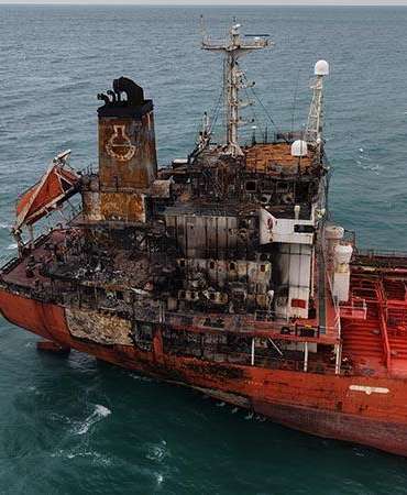 Karadeniz’de dron saldırısına uğrayan tanker, Samsun’da karaya oturdu