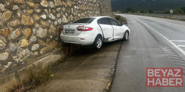 Amasya’da otomobil istinat duvarına çarptı; 6 yaralı