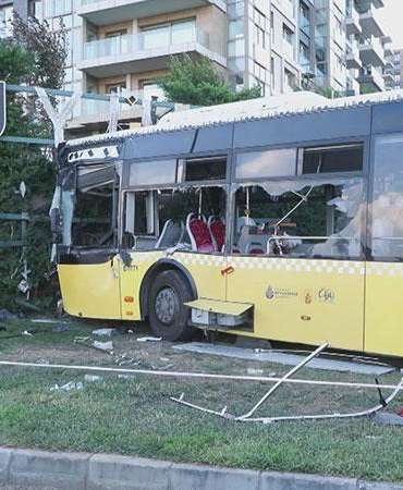 Zeytinburnu’ndaki İETT otobüsü kazasında ağır yaralanan yolcu hayatını kaybetti