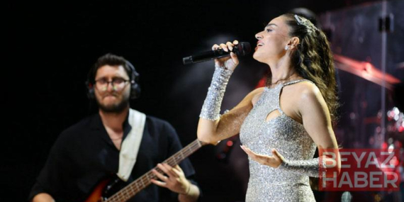 Bursa’da 30 Ağustos Zafer Bayramı kutlamaları Elif Buse Doğan konseriyle sona erdi