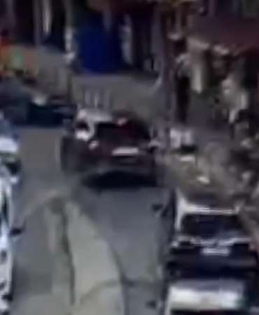 Beykoz’da otomobilin kaldırımdaki yayaların arasına daldığı kaza kamerada: 5 yaralı