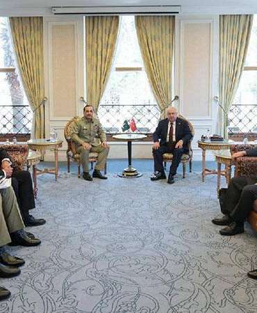 Bakan Güler, Pakistan Kara ve Savunma Kuvvetleri Komutanı Mareşal Syed Asim Munir ile görüştü