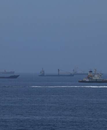 UKMTO: Umman açıklarında Hürmüz Boğazı'ndan geçen bir tanker vuruldu