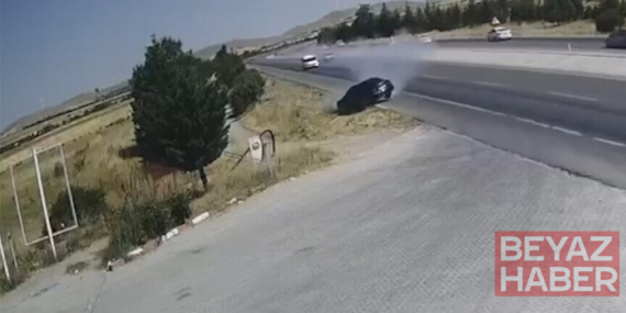 Konya'da iki otomobilin çarpıştığı kazada 2 kişi öldü, 1 kişi yaralandı