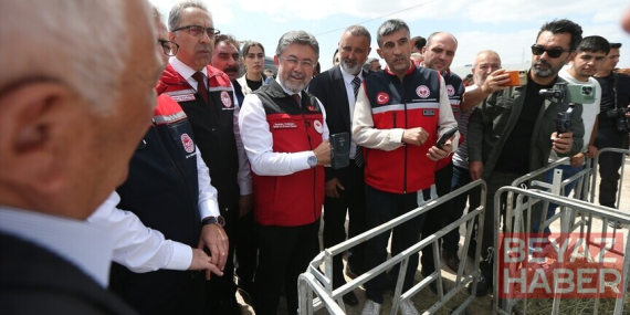 Bakan Yumaklı, Kars'ta başlayan Güvenli Elektronik Küpe İzleme Sistemi'ni tanıttı