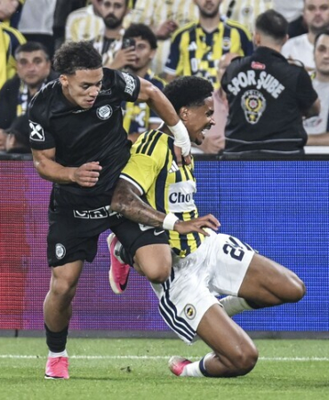 Fenerbahçeli futbolcu Oosterwolde'nin arka adale tendonunda kısmi yırtık tespit edildi