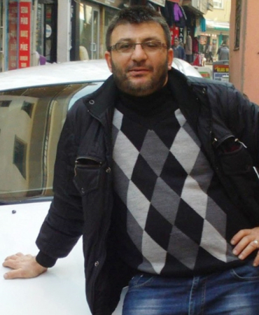 Yuvasına su döktüğü eşek arıları doğum gününde öldürdü!