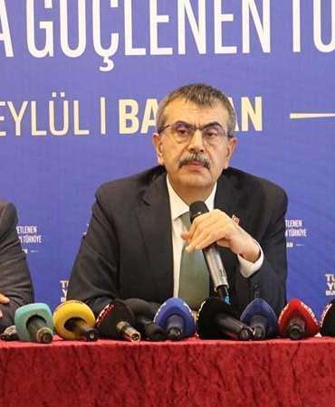 Bakan Tekin: Top artık bizde, hep beraber bu sürece sahip çıkalım