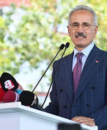 Bakan Uraloğlu: Trabzon’un ilk raylı sistem projesiyle yeni bir çağın kapısını aralıyoruz