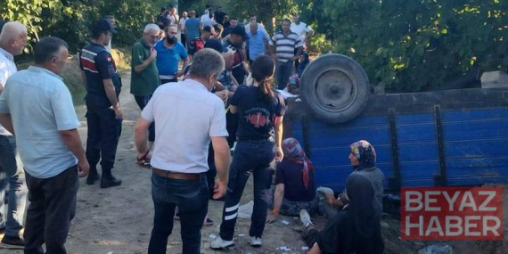 Fındık işçilerini taşıyan traktör devrildi: 18 yaralı