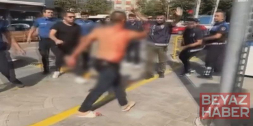 Esenler’de kendini yaralayıp bıçakla polislerin üzerine yürüyen şüpheli kamerada