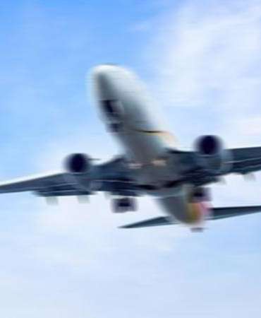 Antalya’ya giderken tuvaletleri arızalanan uçak acil iniş yaptı