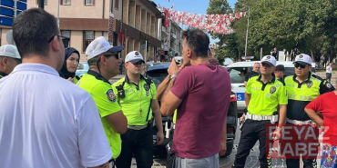 Kaza yapan sürücü alkolmetreyi üflemek yerine içine çekti