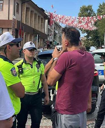 Kaza yapan sürücü alkolmetreyi üflemek yerine içine çekti