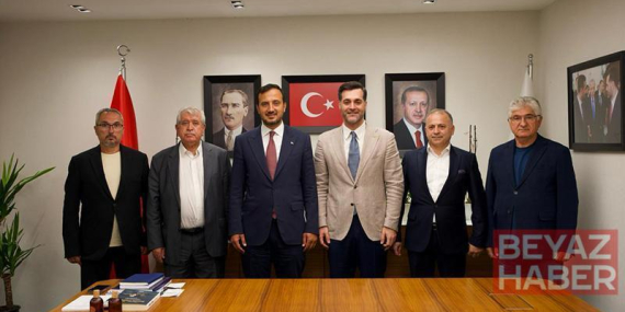 Üsküdar’da 4 CHP’li meclis üyesi AK Parti’ye katıldı