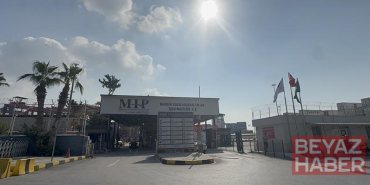 Limandaki konteynerin üzerine iş makinesi devrildi; yaşanan sızıntıdan 35 işçi etkilendi