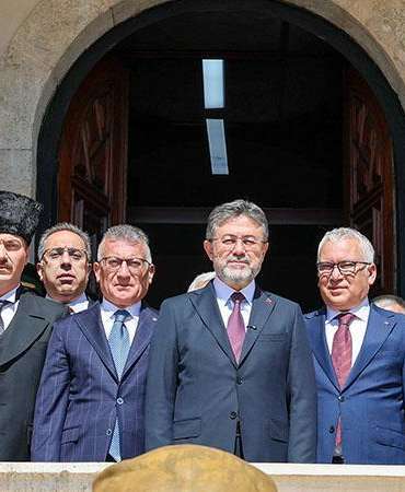 Bakan Yumaklı: 107 yıl önce istiklal için ayağa kalkan Türkiye, bugün istikbalini inşa ediyor