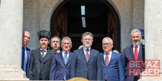 Bakan Yumaklı: 107 yıl önce istiklal için ayağa kalkan Türkiye, bugün istikbalini inşa ediyor