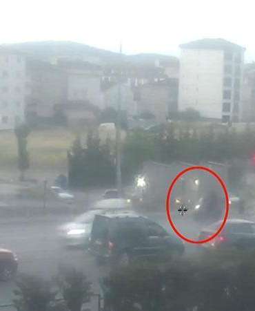 Tuzla’da motosiklet sürücüsünün öldüğü kaza kamerada