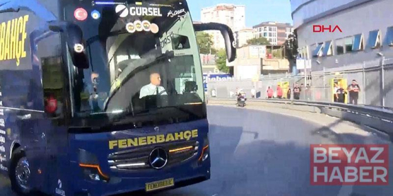 Fenerbahçe ve Beşiktaş kafileleri stadyuma ulaştı