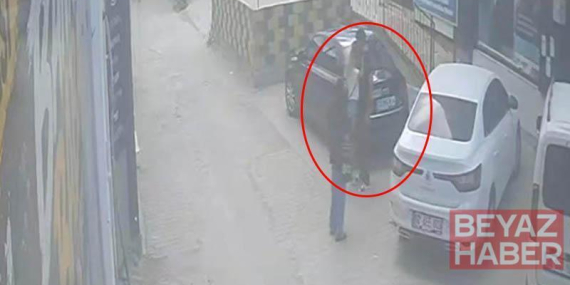 Darp edilen kadını kurtarmak isterken bıçaklandı; o anlar kamerada