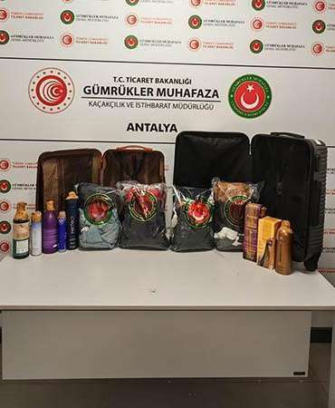 Antalya Havalimanı’nda 18 kilo 921 gram likit metamfetamin ele geçirildi