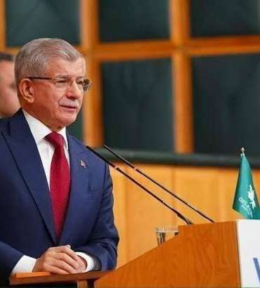 ‘Cumhurbaşkanına hakaret’ suçundan soruşturma başlatılan, Gelecek Partisi’nin Genel Başkanı Ahmet Davutoğlu ifade vermek için Ankara Adliyesi’ne geldi
